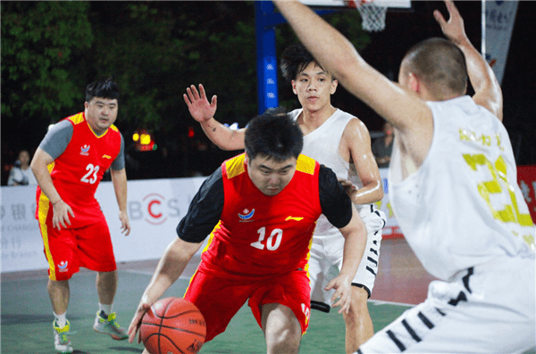 南美洲篮球联赛精彩纷呈，观众现场呐喊(南美篮球锦标赛)